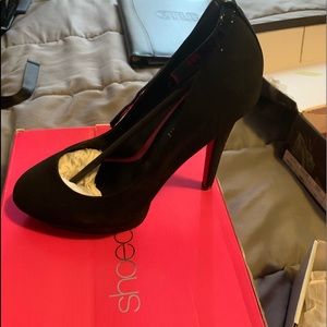 Sexy faux suede pump